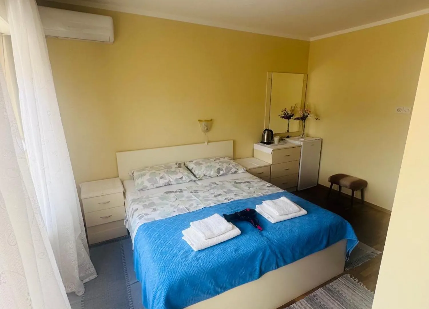 Room 1 Seaview Rab Town Guest house